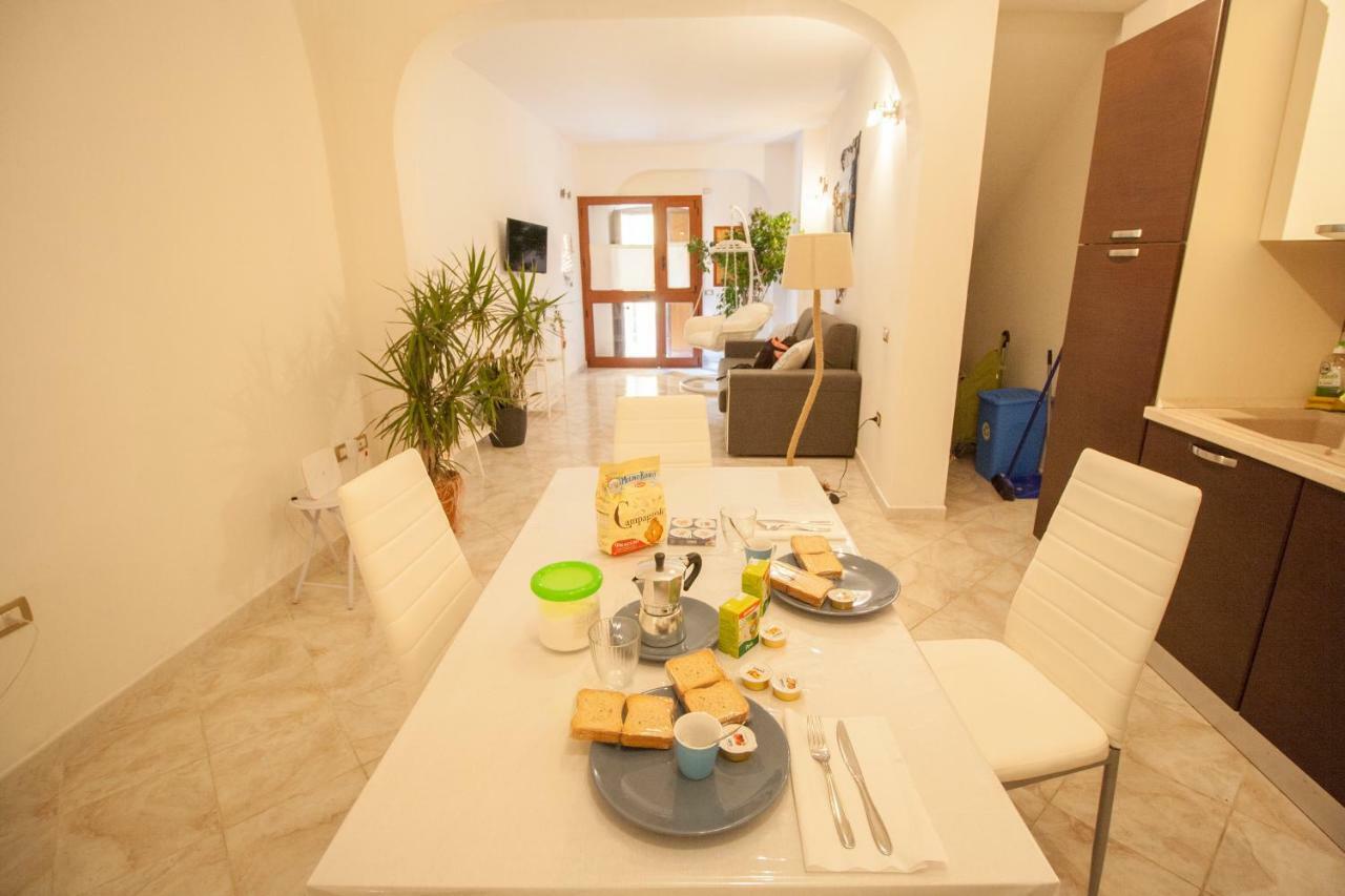 Lanterna Bianca Villa กาญารี ภายนอก รูปภาพ