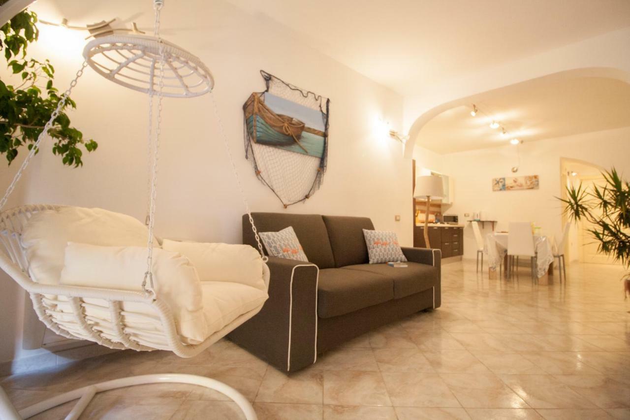 Lanterna Bianca Villa กาญารี ภายนอก รูปภาพ