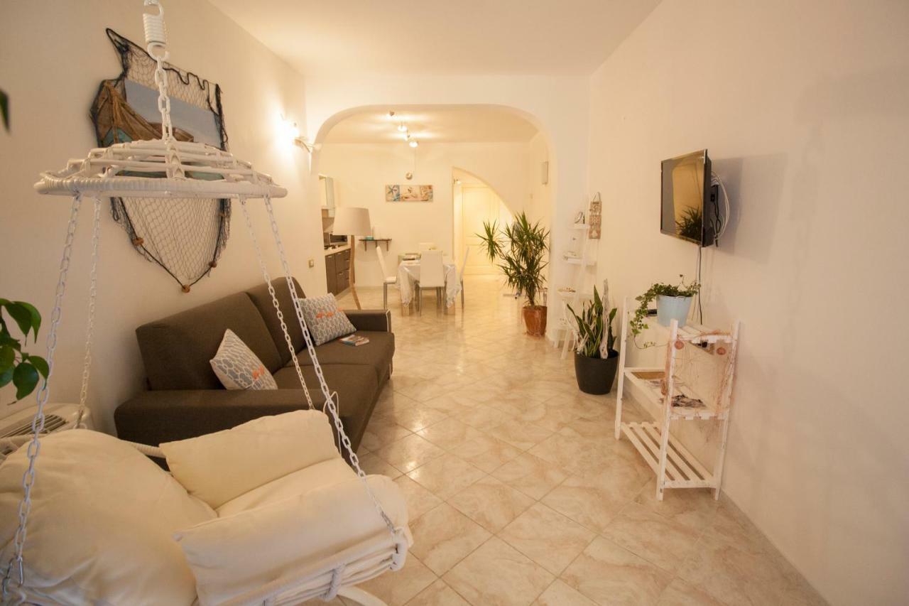 Lanterna Bianca Villa กาญารี ภายนอก รูปภาพ